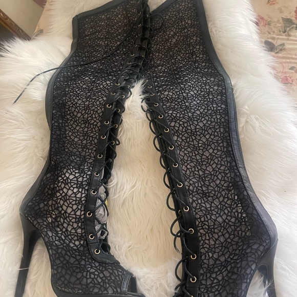 Boots - Picture 2 of 5